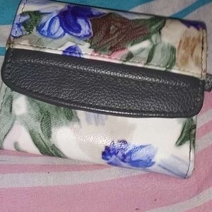 Flower wallet